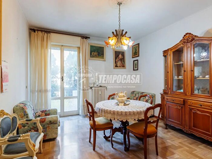 Appartamento trilocale in vendita in Via Brescia, Parma