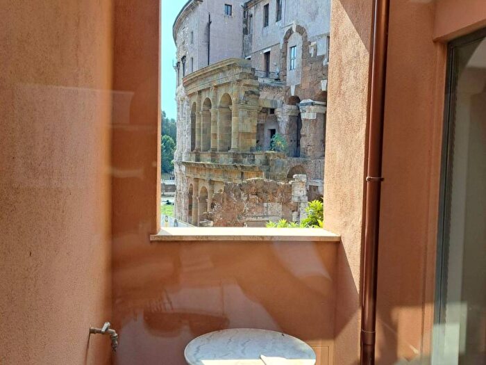 Appartamento bilocale in affitto in Via del Foro Piscario, Ghetto Portico dOttavia, Roma