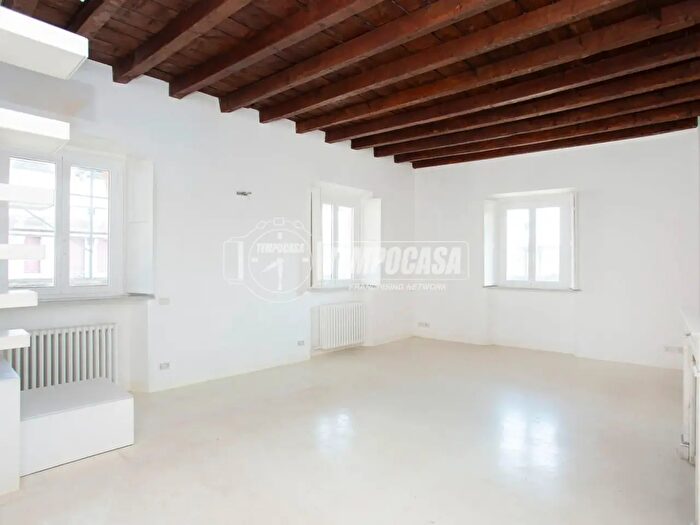 Appartamento trilocale in vendita in Piazza Sempione, Milano