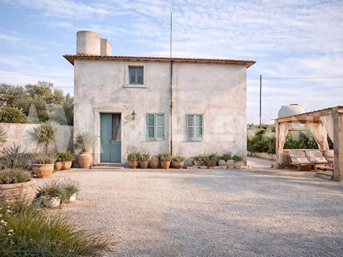 Casa con 5 locali in vendita in Via del Mirto, Ispica