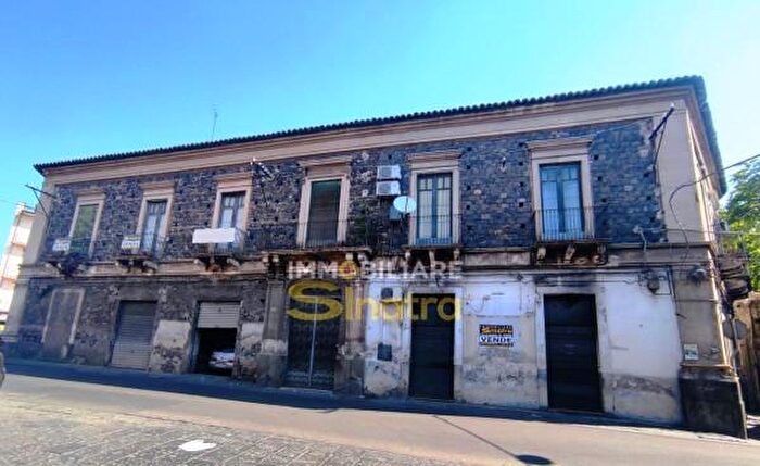 Casa con 6 locali in vendita in Via Santa Caterina, Paterno