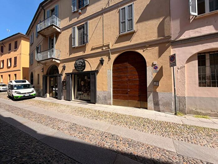Appartamento monolocale in affitto in Via Alessandro Volta, Centro Storico, Pavia