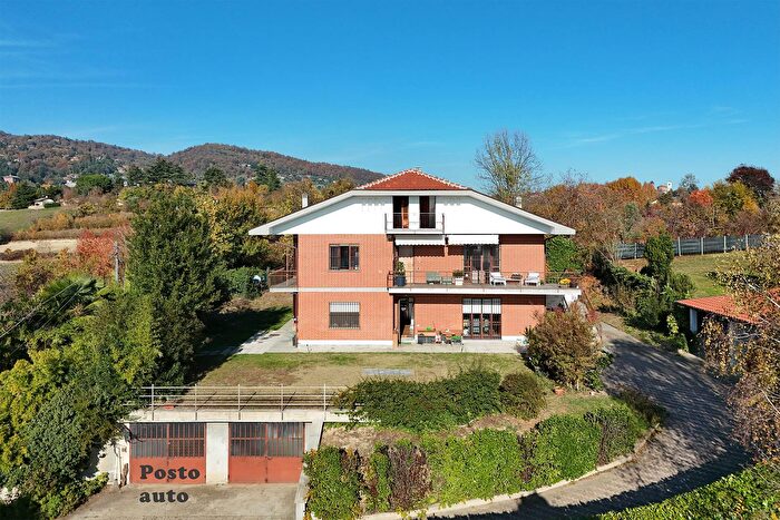 Casa con 7 locali in vendita in Strada Revigliasco, Moncalieri