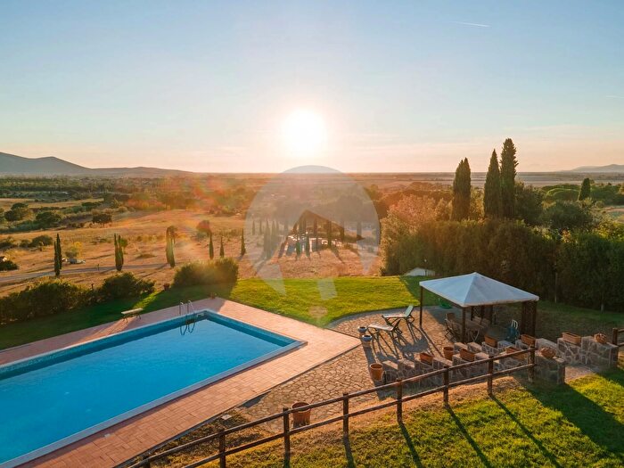 Casa con 10 locali in vendita in Grosseto