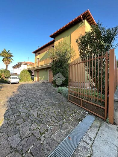 Casa con 7 locali in vendita in Via Bernardino Luini, Seriate