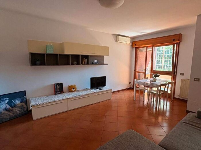 Appartamento con 5 locali in affitto in Via Berna, Torrino, Roma