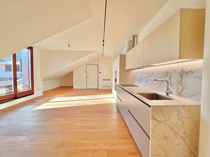 Appartamento trilocale in affitto in Via Dante, Duomo, Milano