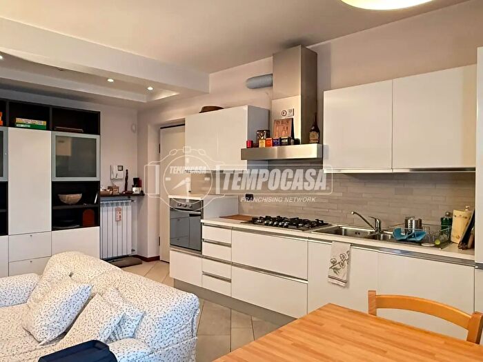 Appartamento trilocale in vendita in Via Monza, Legnano