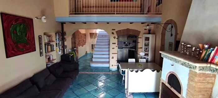 Casa con 6 locali in vendita in Poggibonsi