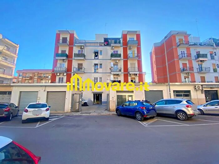 Appartamento trilocale in vendita in Via Daunia, Bari
