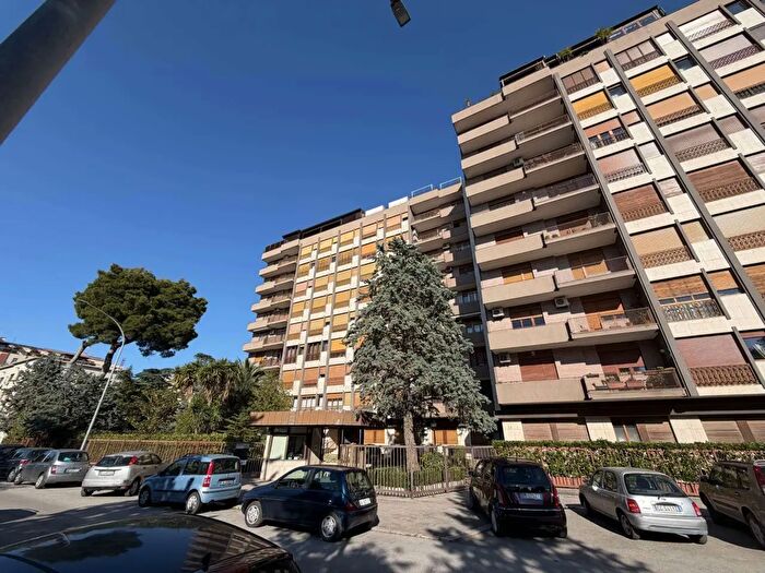 Appartamento con 5 locali in vendita in Via Giuseppe Rosati, Foggia