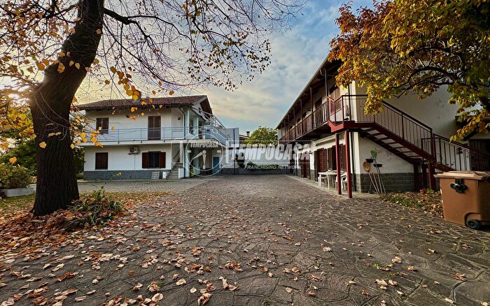 Casa con 10 locali in vendita in Via Pesaro, Rivalta Di Torino