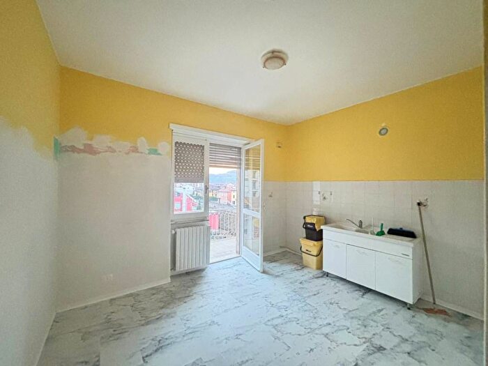 Appartamento trilocale in affitto in Via Carlo Bussinello, Canelli