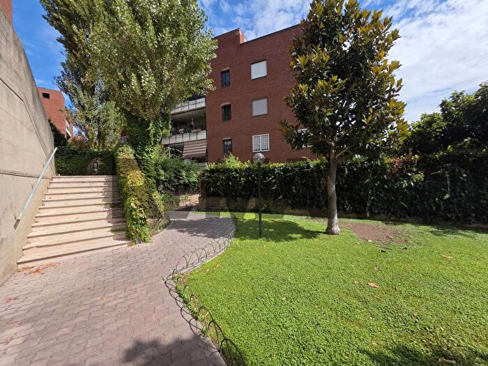 Appartamento trilocale in affitto in via Lanfranco Maroi, Trullo Colle del Sole, Roma