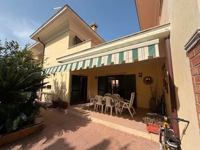 Casa trilocale in vendita in Viale delle Viole, Anzio