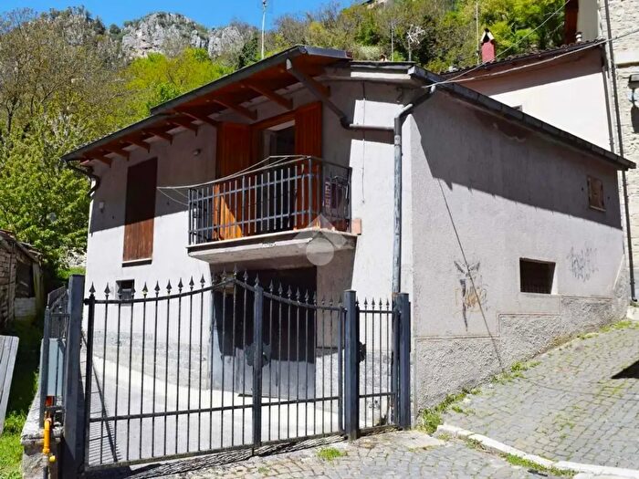 Casa bilocale in vendita in Via dei Molini, Tagliacozzo