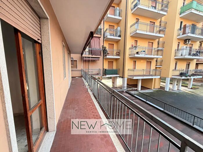 Appartamento con 5 locali in affitto in Via Merano, Verona