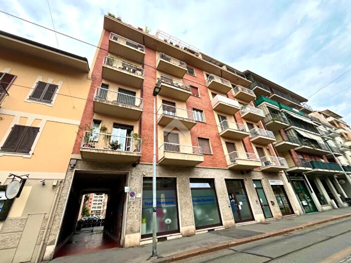 Appartamento trilocale in vendita in Via Venarìa, Torino