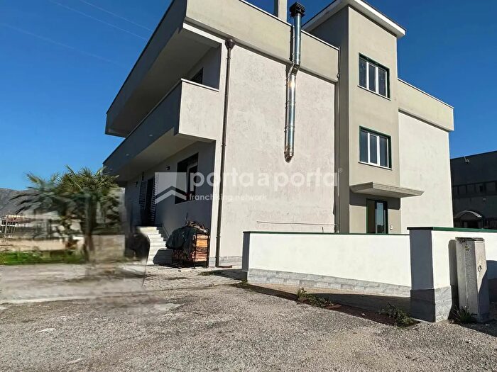 Appartamento quadrilocale in vendita in Via Salvo dAcquisto, Casapulla