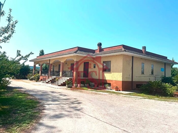 Casa con 12 locali in vendita in Strada Pantani da Basso, Terracina