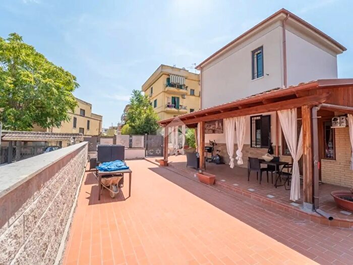Casa bilocale in vendita in Via delle Capinere, Roma