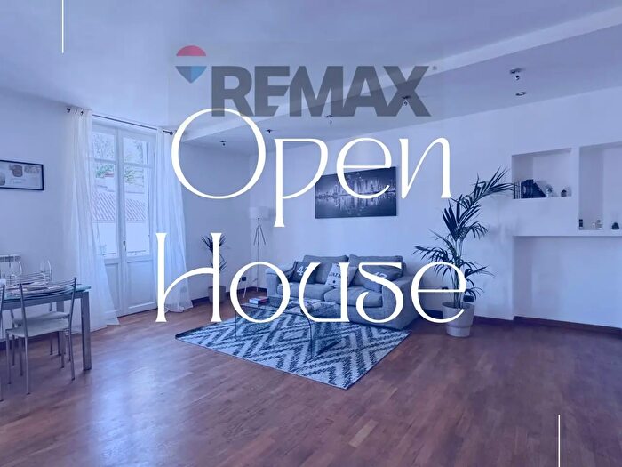 Appartamento trilocale in vendita in Via Labiena, Laveno Mombello