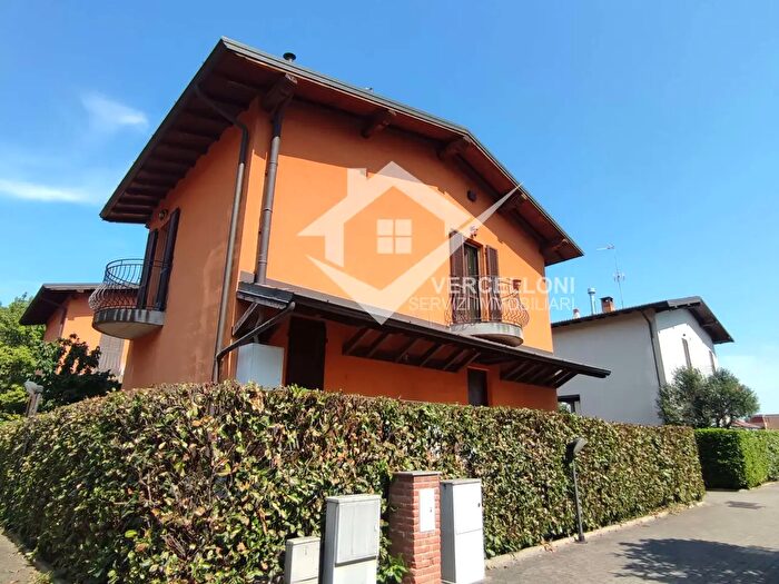 Casa trilocale in vendita in Via Galliate, Romentino