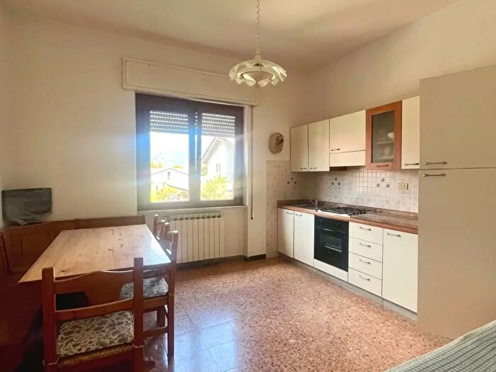 Appartamento trilocale in vendita in Massa