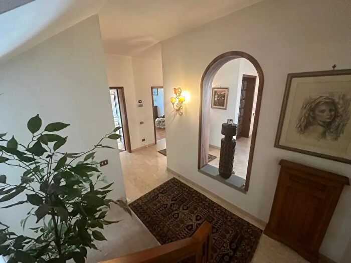 Casa con 10 locali in vendita in Empoli