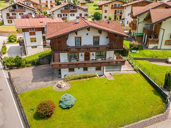 Casa con 10 locali in vendita in Via Sass Maor, Primiero San Martino di Castrozza