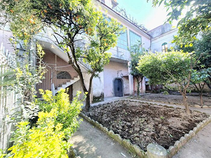 Casa con 5 locali in vendita in Corso Umberto, Caivano