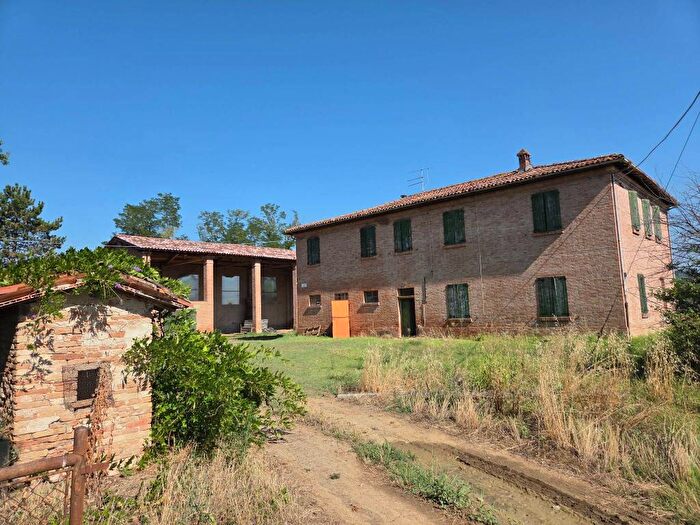 Casa con 6 locali in vendita in Strada Limisano, Riolo Terme