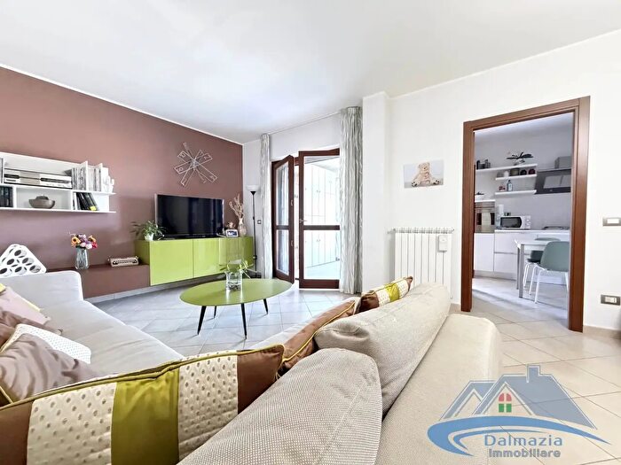 Appartamento con 6 locali in vendita in Via Beppe Lombardi, Terni