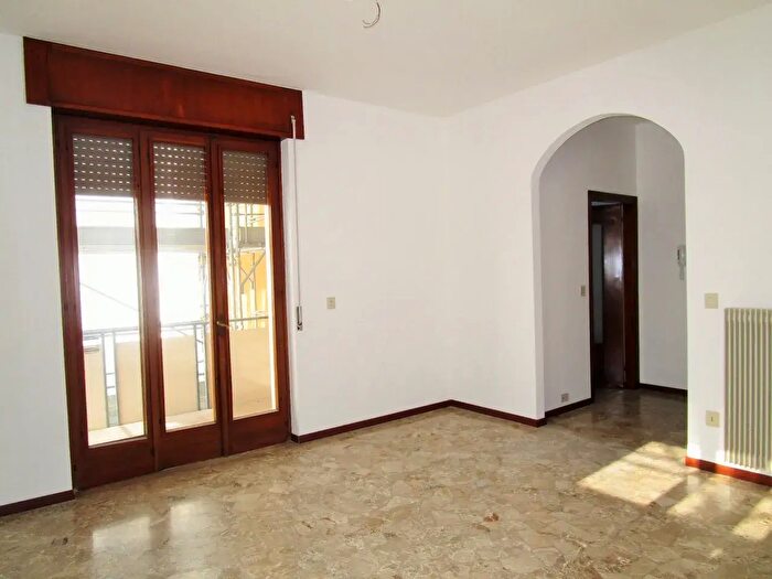 Appartamento trilocale in affitto in Via Riello, Vicenza