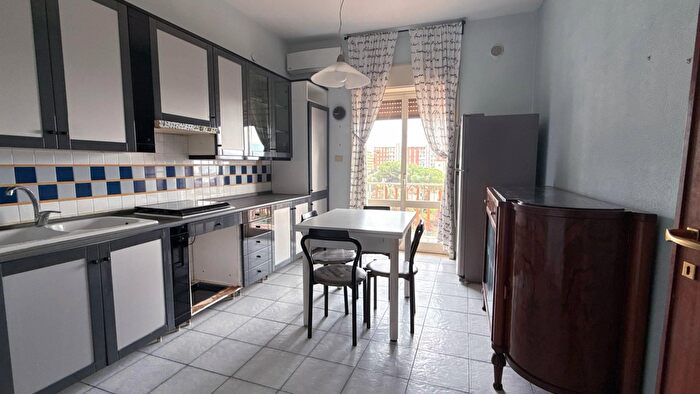 Appartamento con 6 locali in vendita in Viale Tica, Siracusa