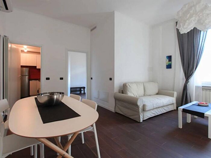 Appartamento trilocale in affitto in Via Giovanni Schiaparelli, Centrale, Milano