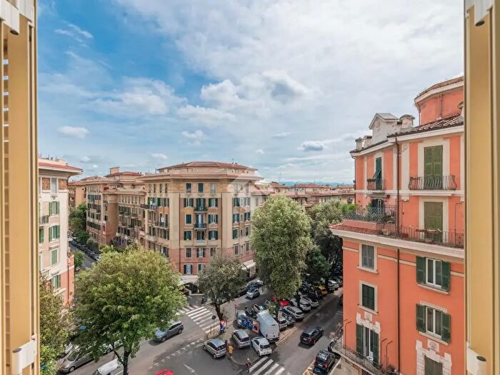 Appartamento quadrilocale in vendita in Via Agri, Roma