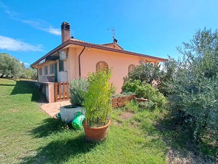 Casa con 12 locali in vendita in Rosignano Marittimo