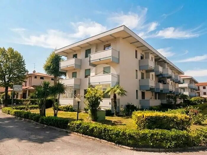 Appartamento quadrilocale in vendita in Via al Mare, Pineto