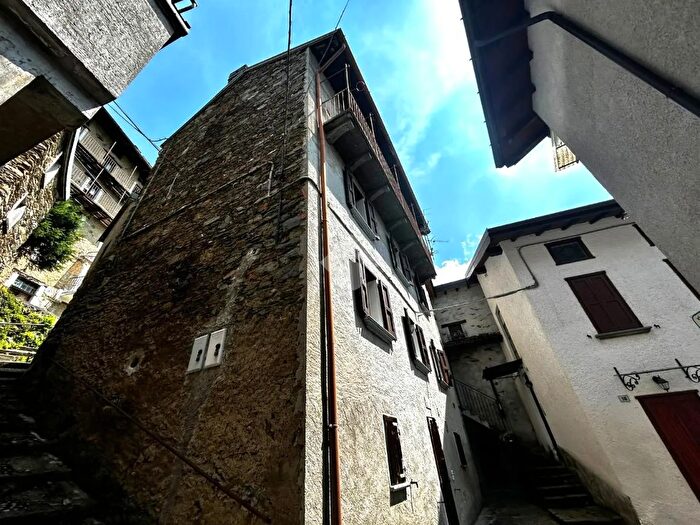 Casa con 5 locali in vendita in Via Rugabella, Valvarrone