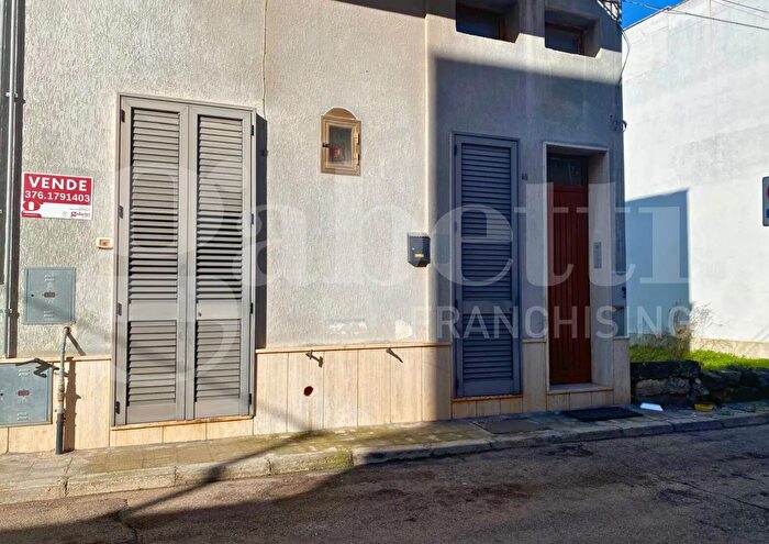 Casa con 8 locali in vendita in Via Molise, Nardo
