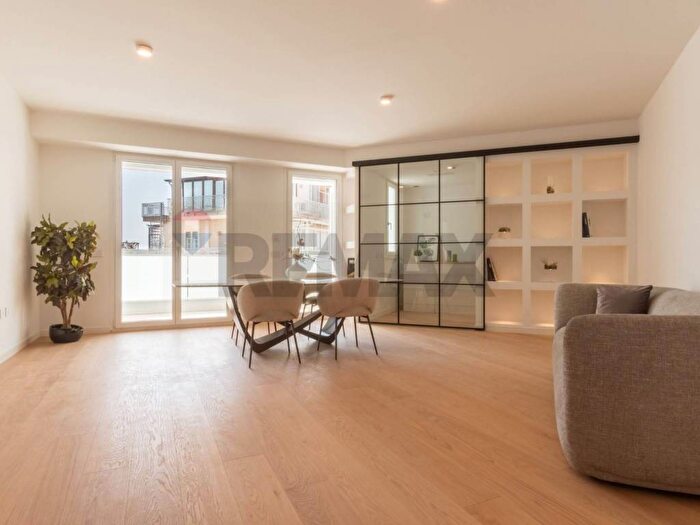 Appartamento con 6 locali in affitto in via della Pineta, Bonaria, Cagliari