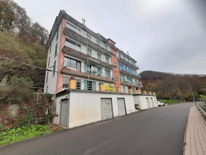 Appartamento con 5 locali in vendita in Via Romitorio, Masone