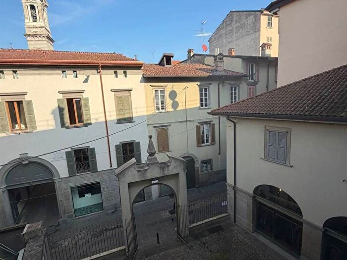 Appartamento quadrilocale in affitto in Via S Orsola, Centro, Bergamo