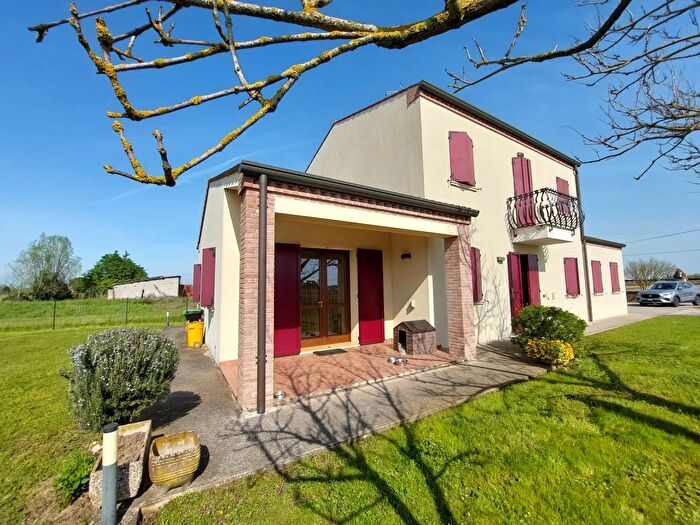 Casa quadrilocale in vendita in Badia Polesine