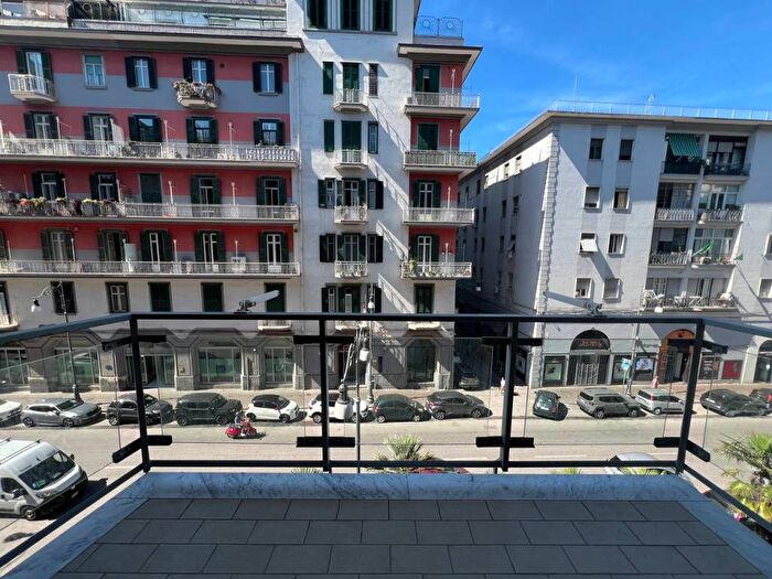 Appartamento con 5 locali in affitto in Corso Giuseppe Garibaldi, Centro, Salerno
