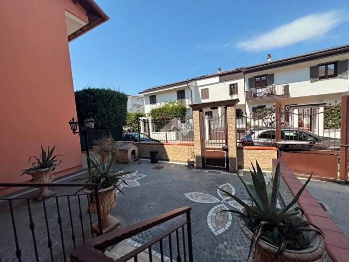 Casa con 10 locali in vendita in Via Niccolò Copernico, Trentola Ducenta