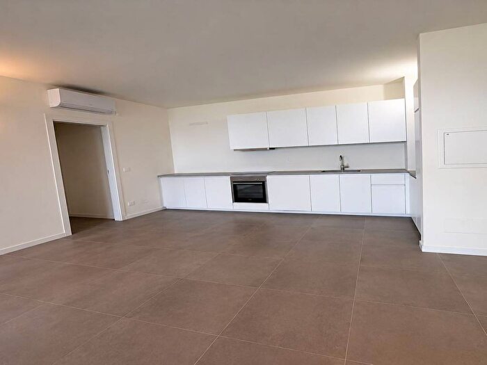 Appartamento trilocale in affitto in Via Erodoto, Precotto, Milano