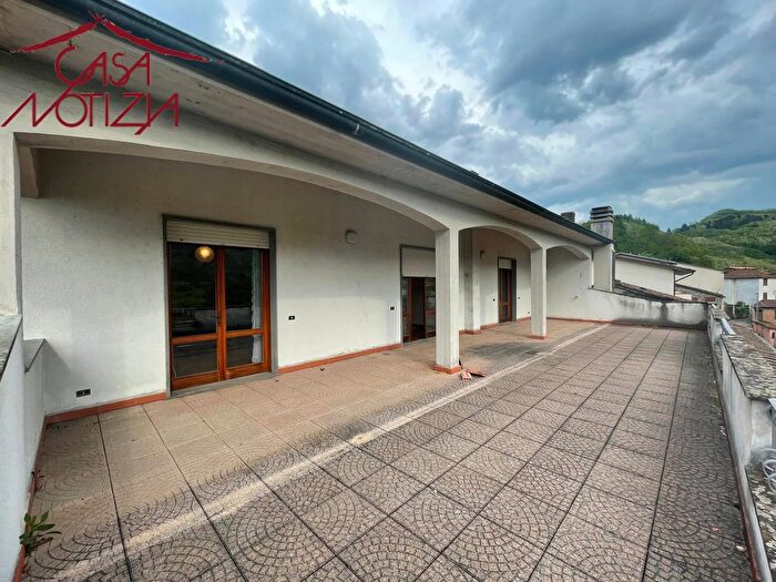 Casa con 6 locali in vendita in Viale Nazionale, Coreglia Antelminelli