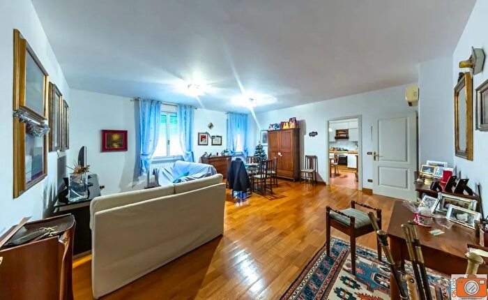 Appartamento quadrilocale in vendita in Via Jacopo Zanguidi, Parma